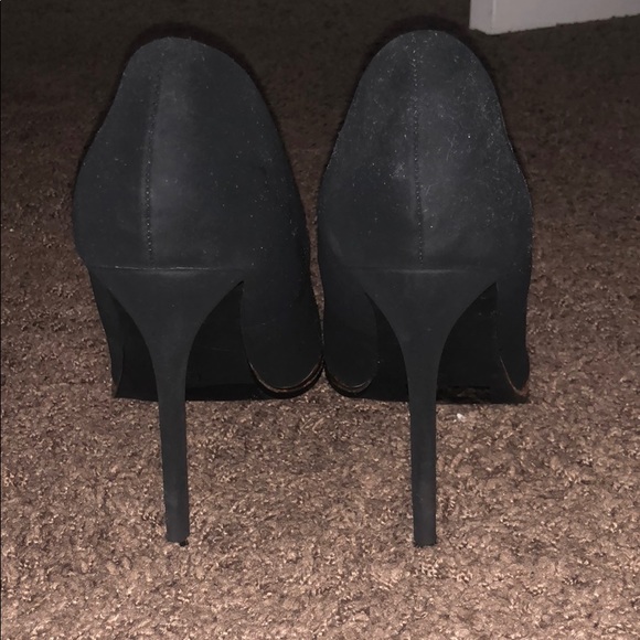 Black heels with gold lining - Picture 2 of 3